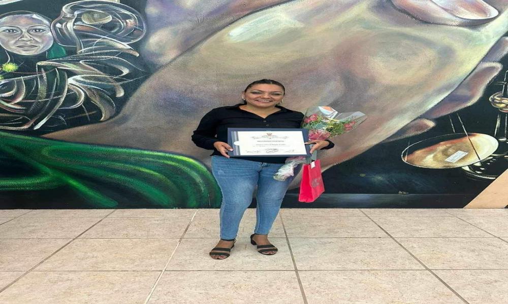 Distinguen con reconocimientos al personal administrativo con 20 y 25 años de servicio en CUCosta