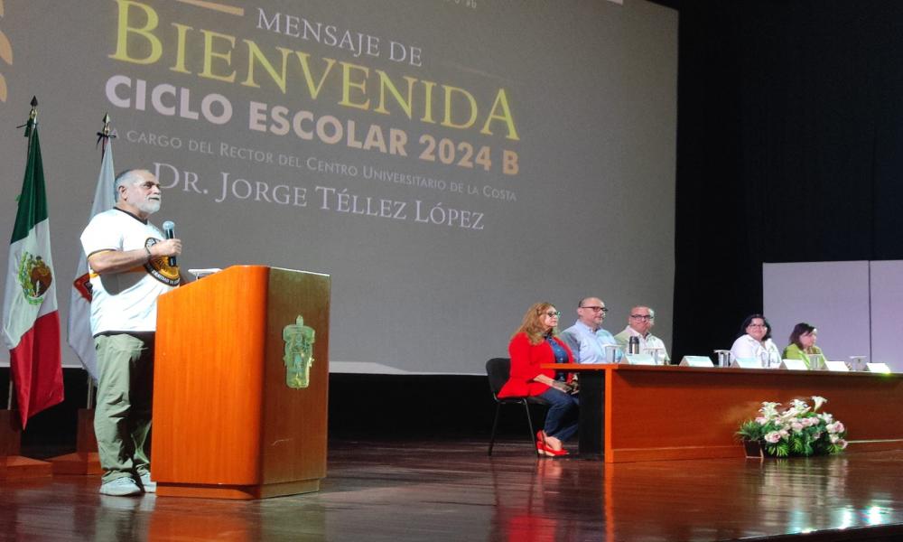 Autoridades universitarias dan la bienvenida a estudiantes de nuevo ingreso en el calendario escolar 2024B