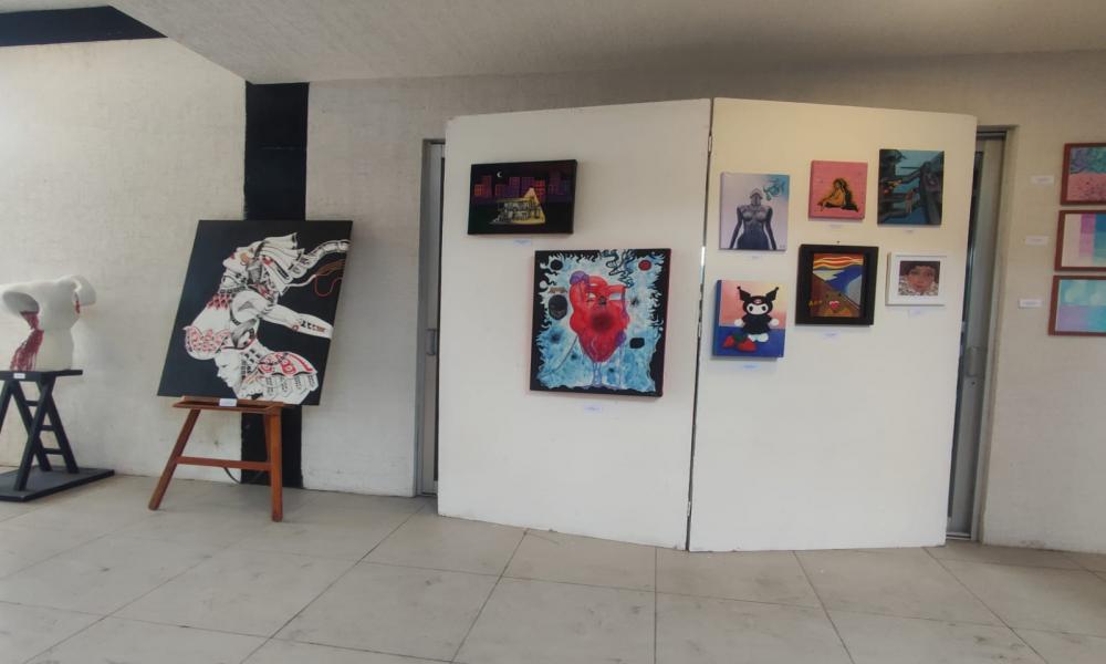 Exitosa jornada en “Sinergia” con obras artísticas del talento universitario y artistas invitados