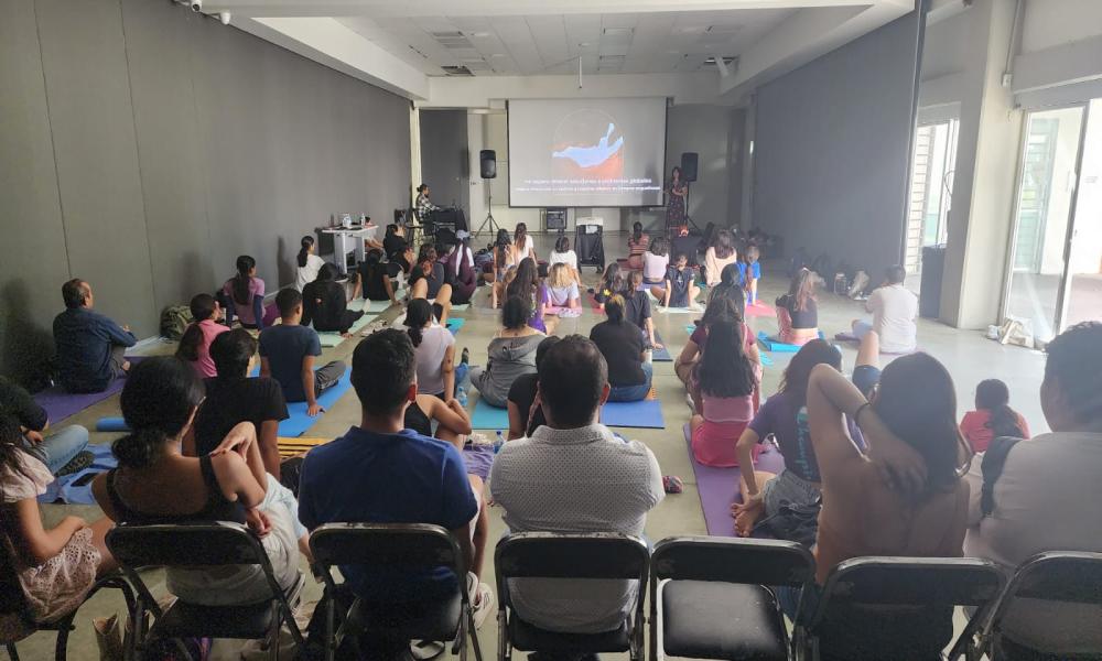 Se reúne la comunidad universitaria en la presentación del libro “Returning Home To Our Bodies”