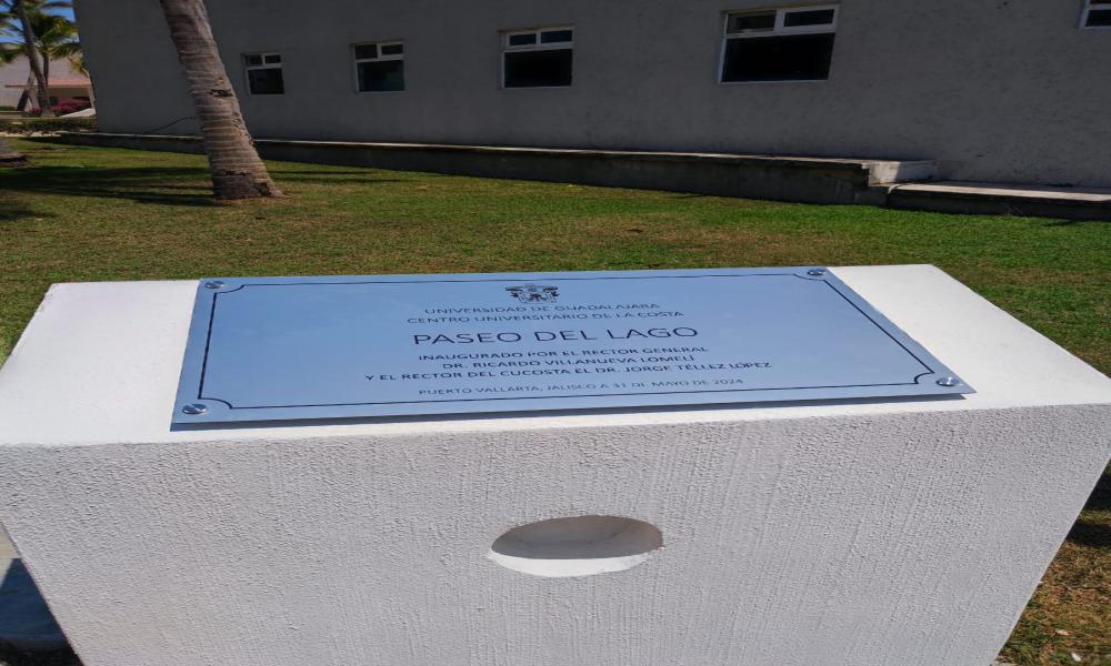 Develaron placas y corte de listón en espacios nuevos en el Centro Universitario de la Costa