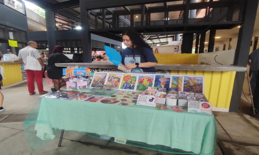 Exitosa jornada en “Sinergia” con obras artísticas del talento universitario y artistas invitados