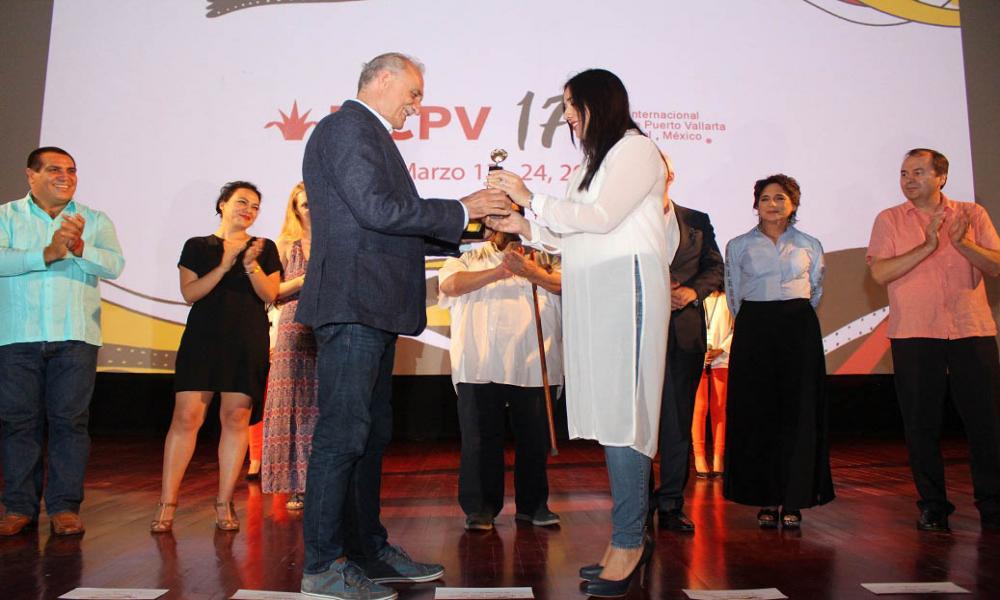 Recibe Ofelia Medina la presea “La iguana de oro”