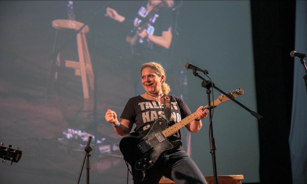 “Tu voz puede cambiar el mundo” Antigone Rising