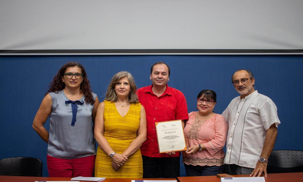 Entregan acreditación de calidad a licenciatura en diseño gráfico del CUCosta