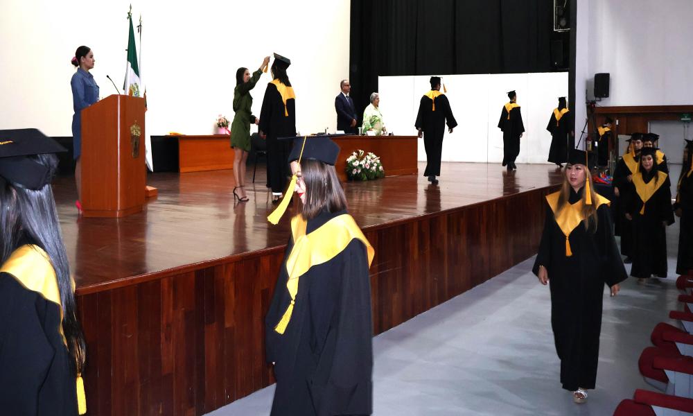Egresaron 57 estudiantes de la carrera en Administración de la LIII Generación “Mtra. Julieta Vianney Madrigal Casian”