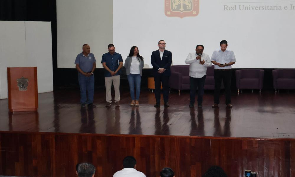 "Un contador es pilar de la sociedad, porque permiten que las personas con ideales cristalicen una empresa": Dr. Horario Eudave Robles