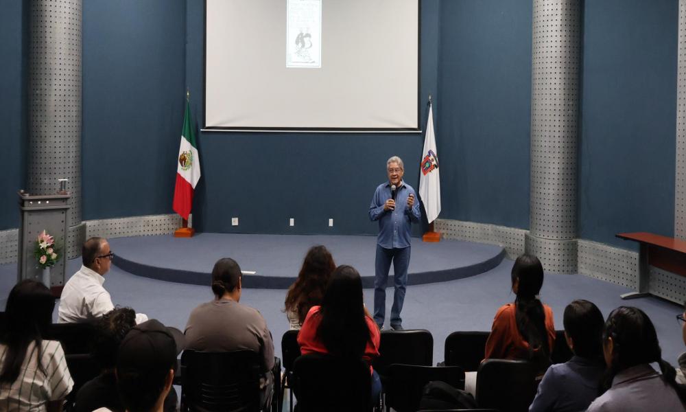 El Dr. Daniel González Romero impartió la conferencia “Contexto y Entorno en la Investigación Urbana”