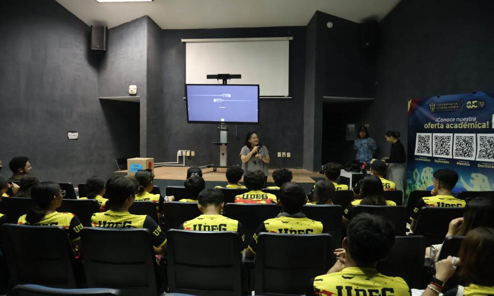 Estudiantes de la Preparatoria Regional de Aranda conocen la oferta educativa de CUCosta