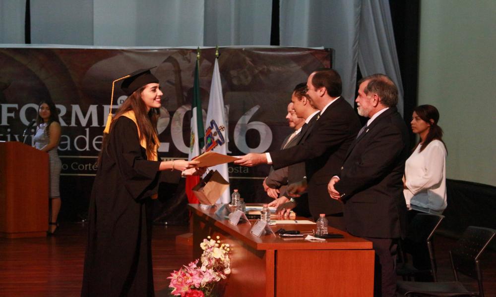 Compromiso y entrega, valores de egresados de Medicina del CUCosta
