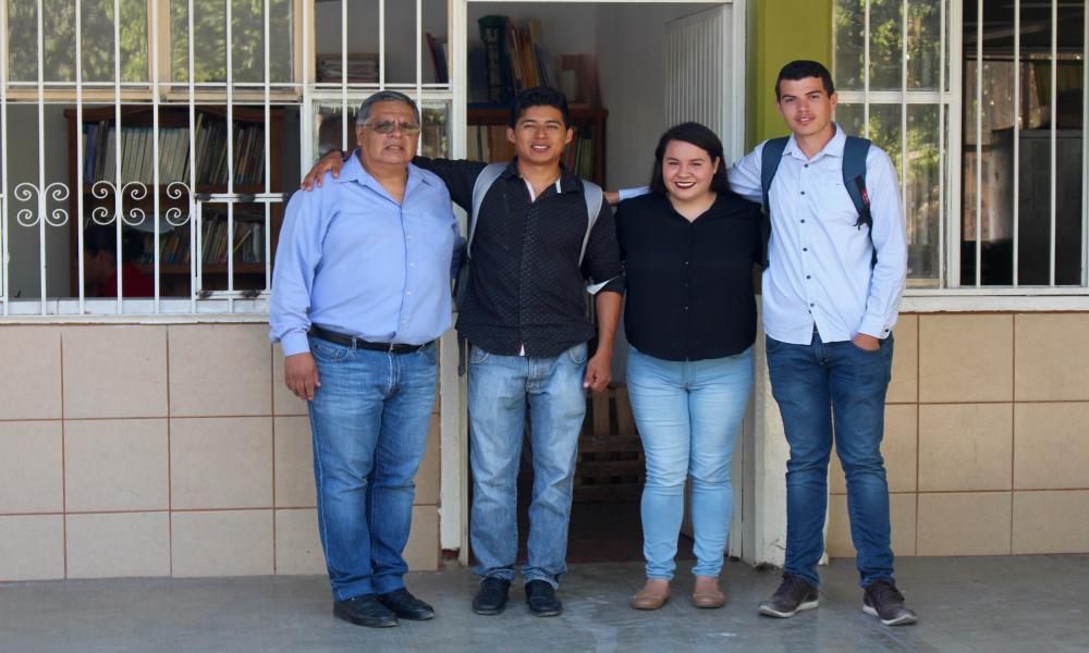 Asesoran universitarios a escuela primaria de Las Juntas