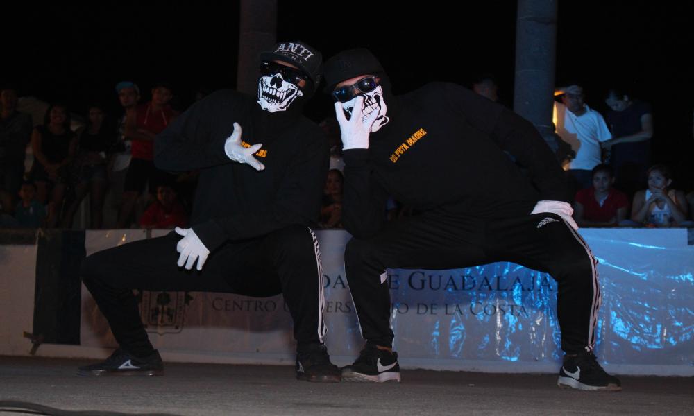 Fomentan universitarios activación física con Festival de Baile