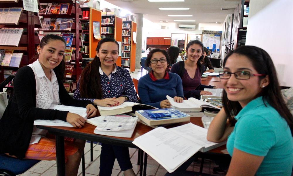 Reconoce CUCosta compromiso de universitarias en educación, ciencia y cultura