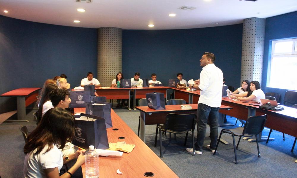 Recibe CUCosta a 20 estudiantes foráneos de movilidad académica