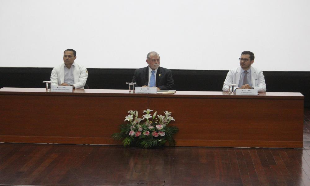 Se realiza la ceremonia de “imposición de batas” para estudiantes de Pregrado