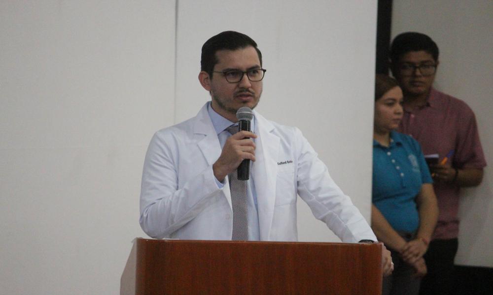 Se realiza la ceremonia de “imposición de batas” para estudiantes de Pregrado