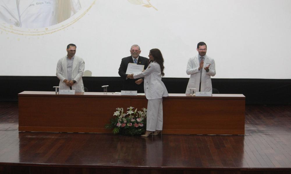 Se realiza la ceremonia de “imposición de batas” para estudiantes de Pregrado