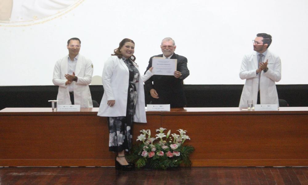 Se realiza la ceremonia de “imposición de batas” para estudiantes de Pregrado