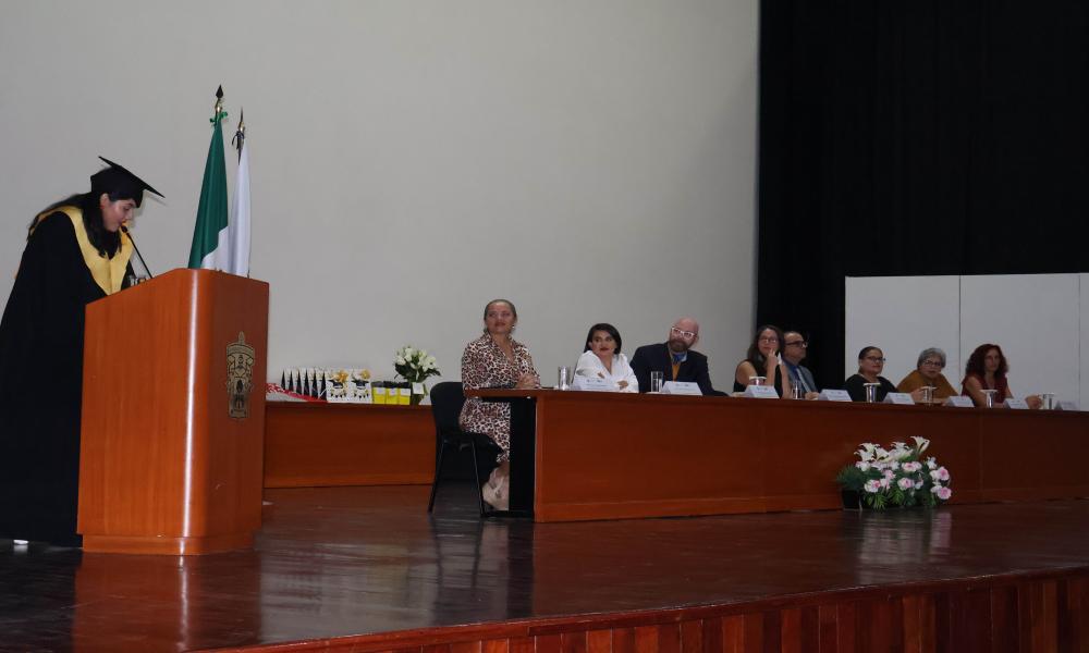 Emotivo acto académico con los egresados de las carreras de Diseño para la Comunicación Gráfica y Artes Visuales