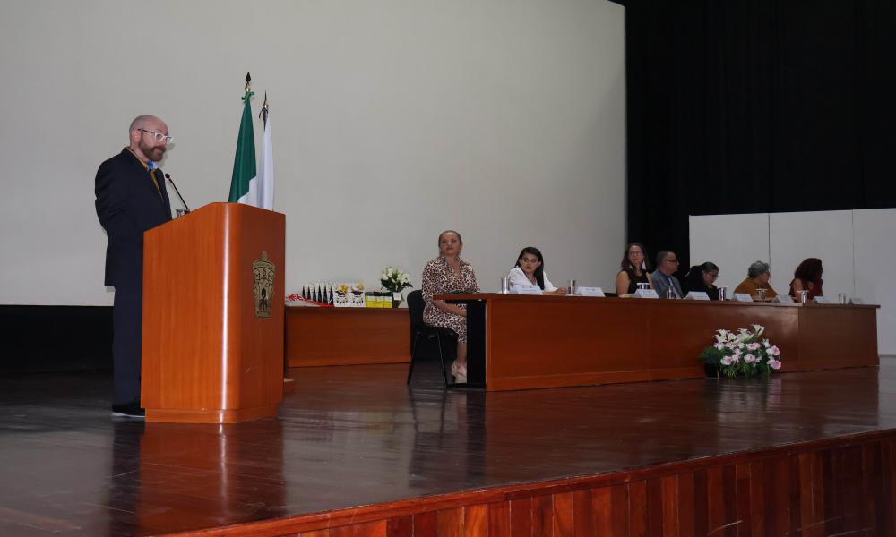 Emotivo acto académico con los egresados de las carreras de Diseño para la Comunicación Gráfica y Artes Visuales