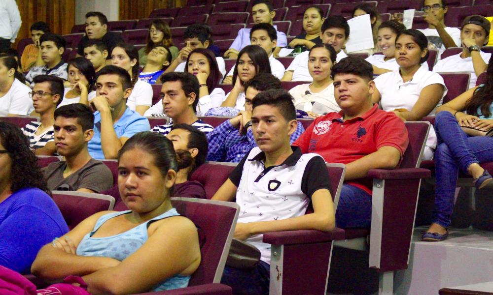 Autoridades del CUCosta dan bienvenida a nuevos estudiantes
