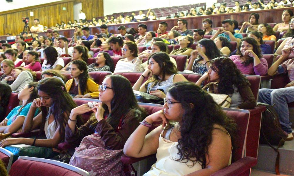 Autoridades del CUCosta dan bienvenida a nuevos estudiantes