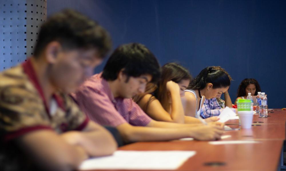 Fortalecen interés en la literatura con club de lectura “Literal”