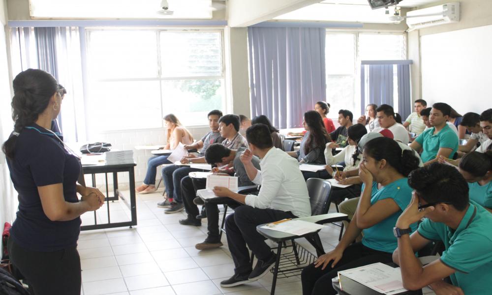 Presentan más de 2 mil jóvenes examen de admisión al CUCosta