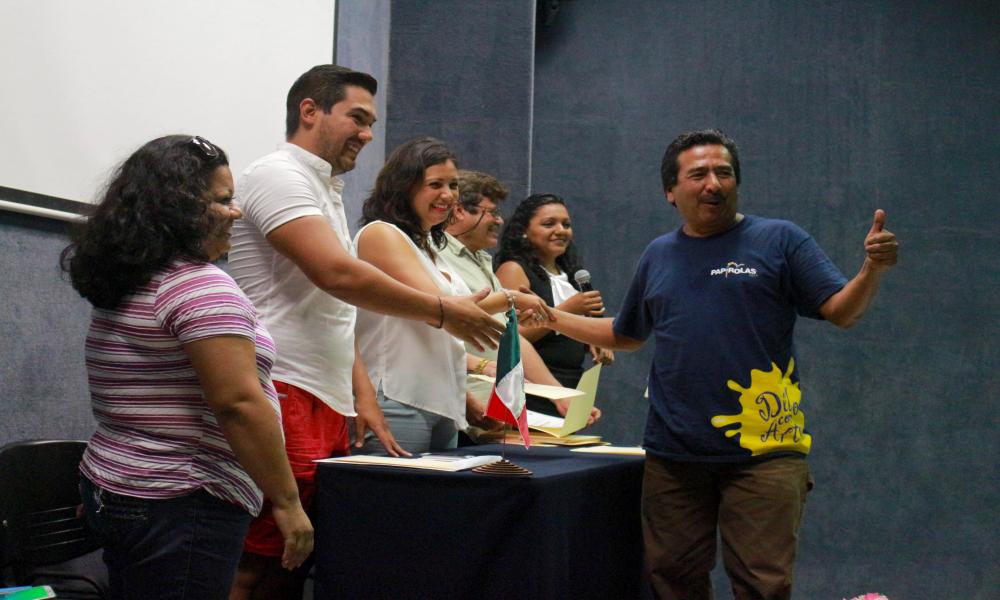 Reafirma CUCosta compromiso con superación académica de trabajadores