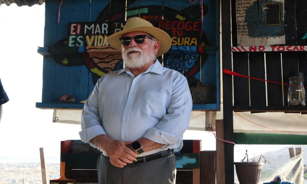 Colocan cédula de registro de colección científica y museográfica “Doctor Jorge Téllez López” en el campamento tortuguero de Boca de Tomates