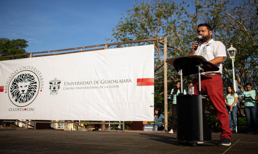 Atienden universitarios a más de mil 400 personas en El Tuito