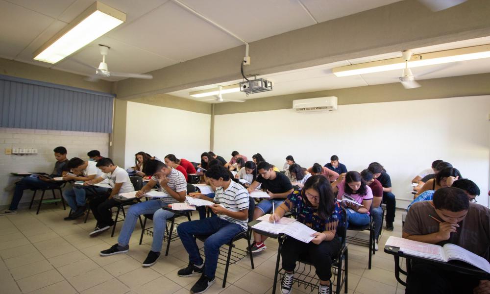 Más de dos mil 700 aspirantes presentan examen de ingreso al CUCosta