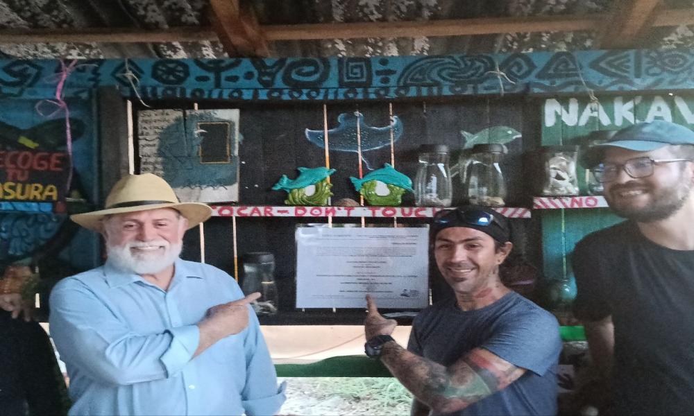 Colocan cédula de registro de colección científica y museográfica “Doctor Jorge Téllez López” en el campamento tortuguero de Boca de Tomates
