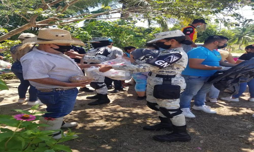 Entregan 236 despensas a afectados por huracán “Nora” en Tomatlán y Cabo Corrientes