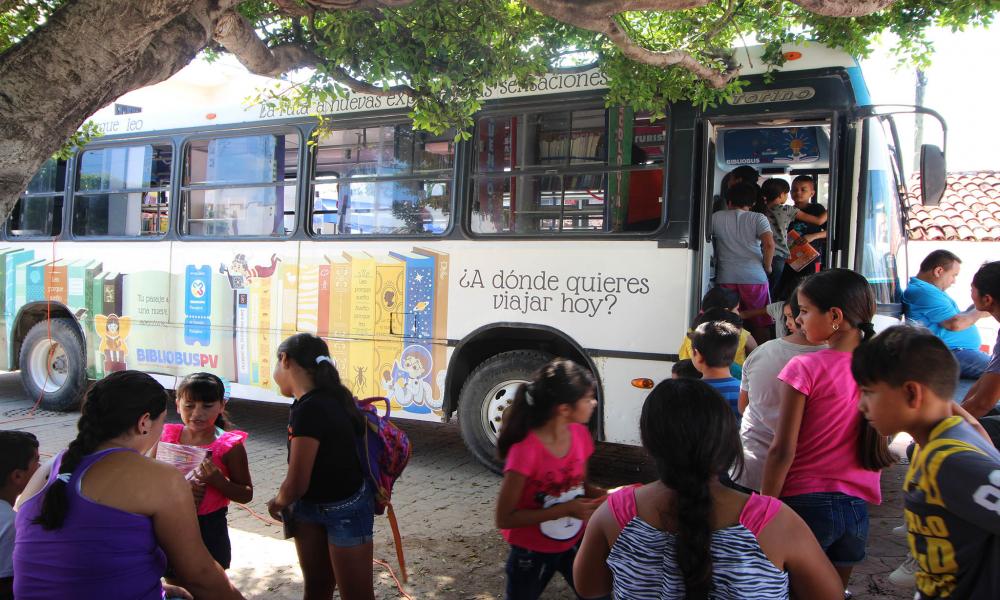 A través del CUCosta Habitantes de “Las Palmas” Recibieron Significativa Ayuda de “Brigadas Universitarias”