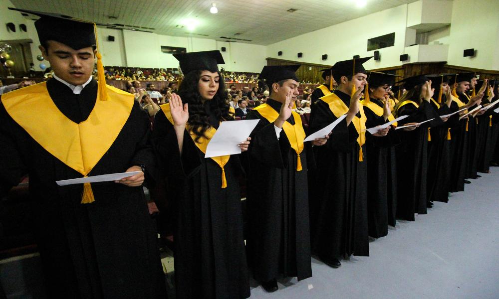 Egresan del CUCosta 42 Médicos Cirujanos y Parteros