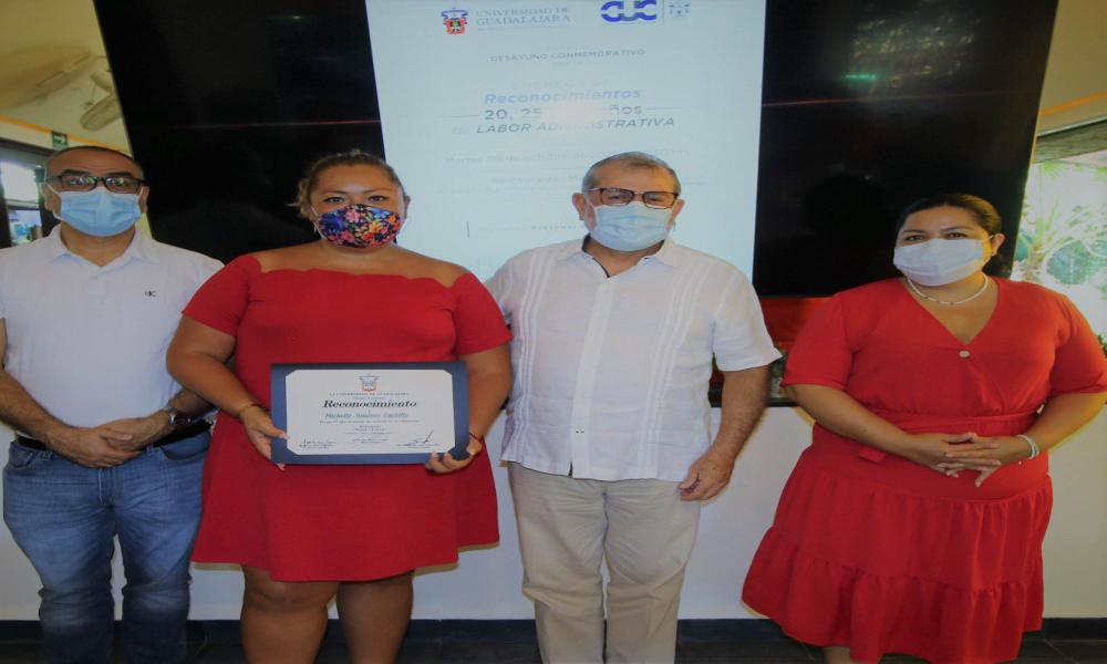 Celebran permanencia académica y laboral del personal administrativo y operativo