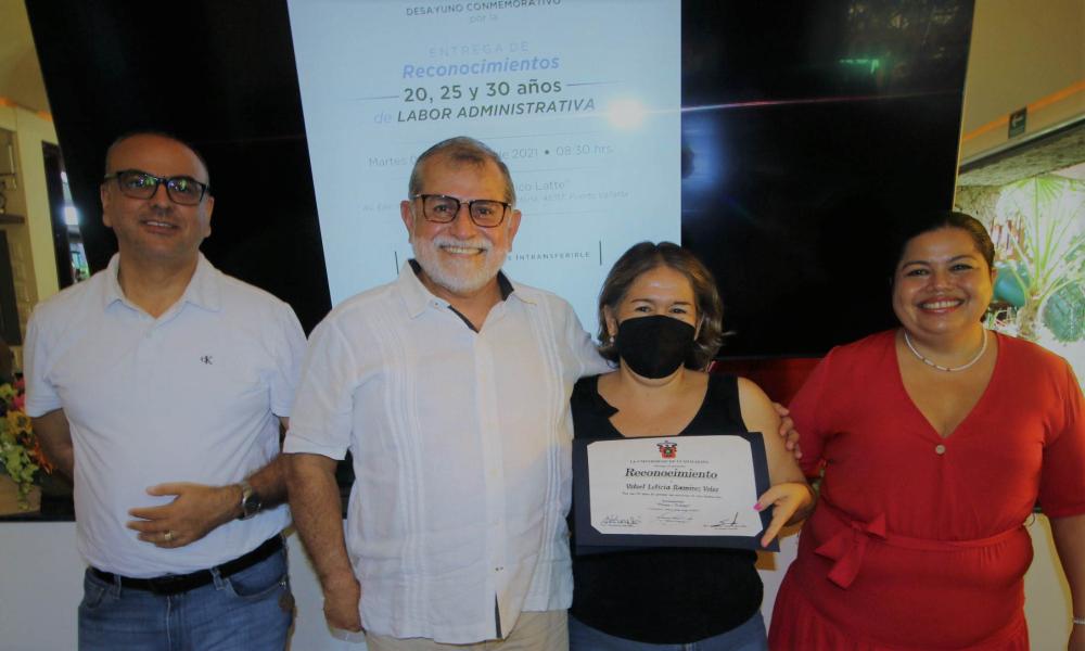 Celebran permanencia académica y laboral del personal administrativo y operativo