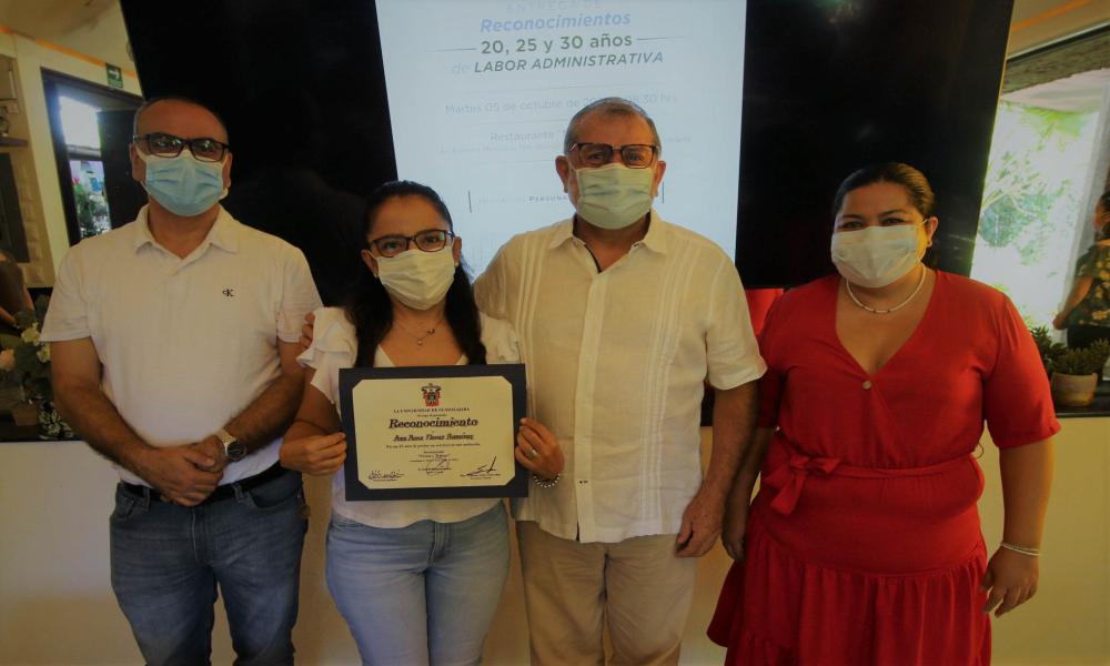 Celebran permanencia académica y laboral del personal administrativo y operativo