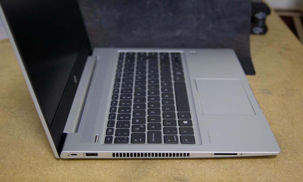 Lanza UdeG el Programa “Desde casa”, préstamo de computadoras para estudiantes