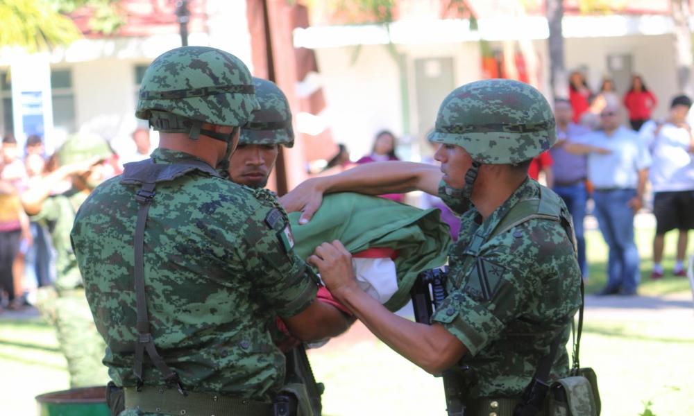 Incineran y Cambian Bandera Mexicana en el CUCosta