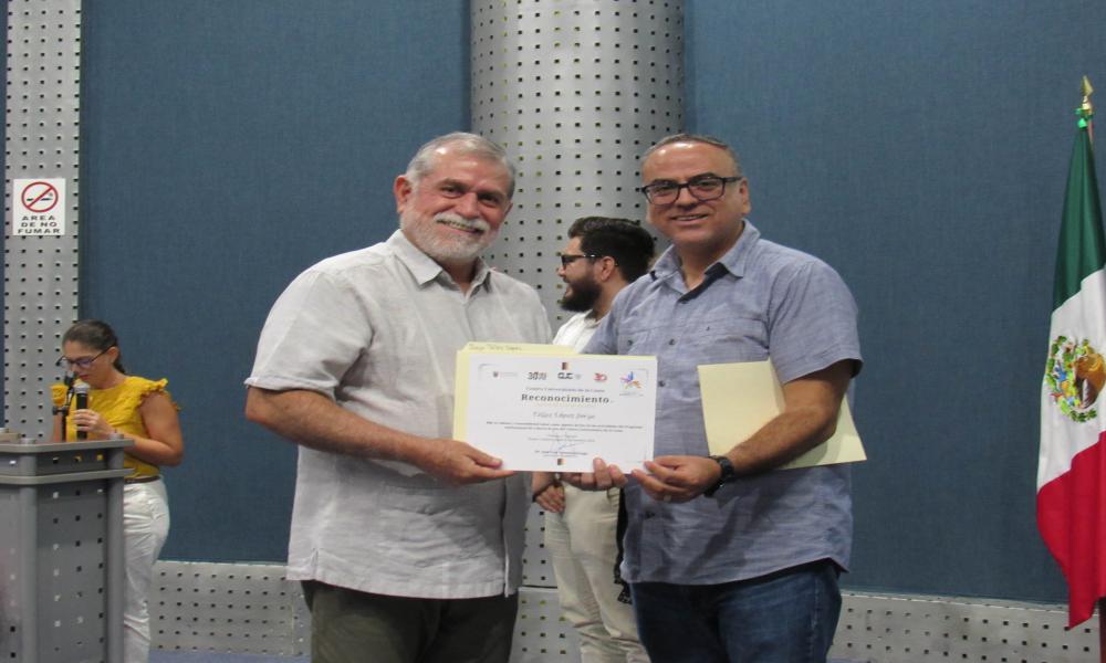 Entregan reconocimientos a agentes de paz en el Centro Universitario de la Costa