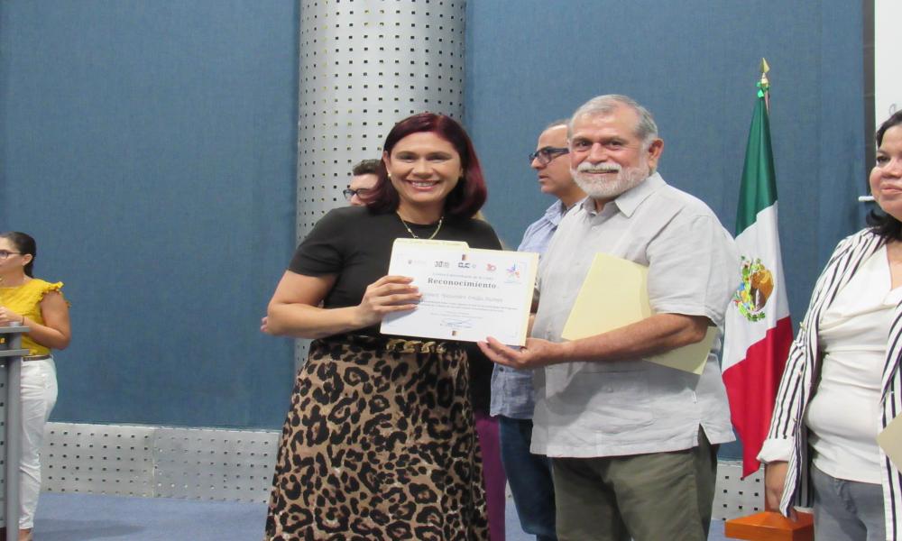 Entregan reconocimientos a agentes de paz en el Centro Universitario de la Costa