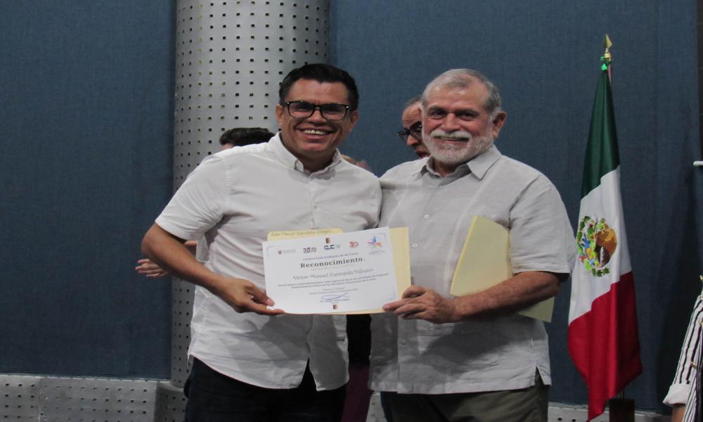 Entregan reconocimientos a agentes de paz en el Centro Universitario de la Costa