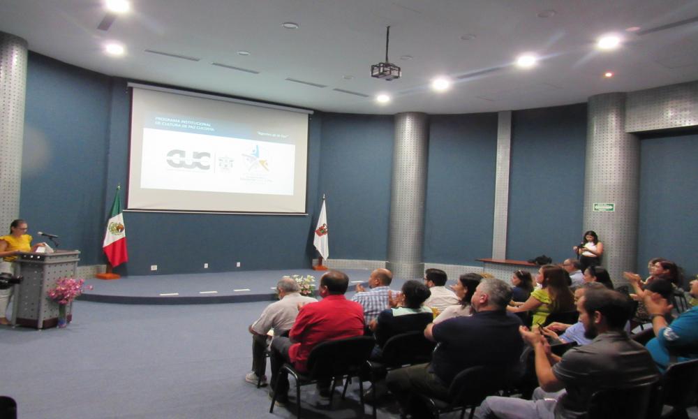 Entregan reconocimientos a agentes de paz en el Centro Universitario de la Costa