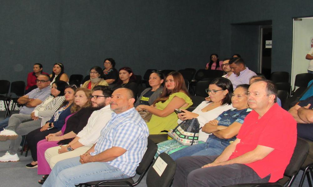 Entregan reconocimientos a agentes de paz en el Centro Universitario de la Costa