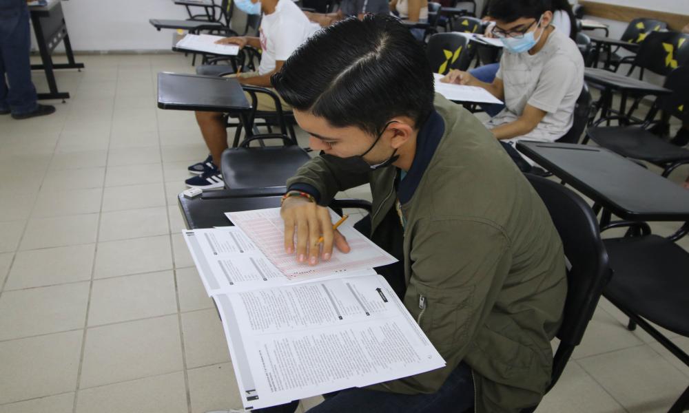 Realizan examen de admisión 1,590 aspirantes de 7 carreras en CUCosta