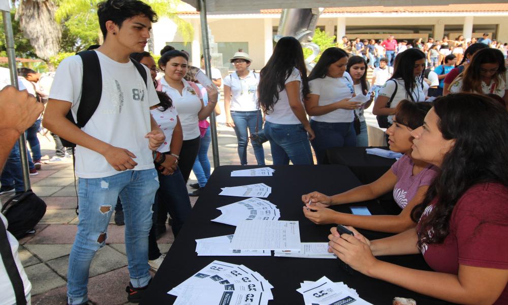 Más de 600 Estudiantes de Bachillerato, Asistieron a la “1ra.Feria Educativa” del CUCosta