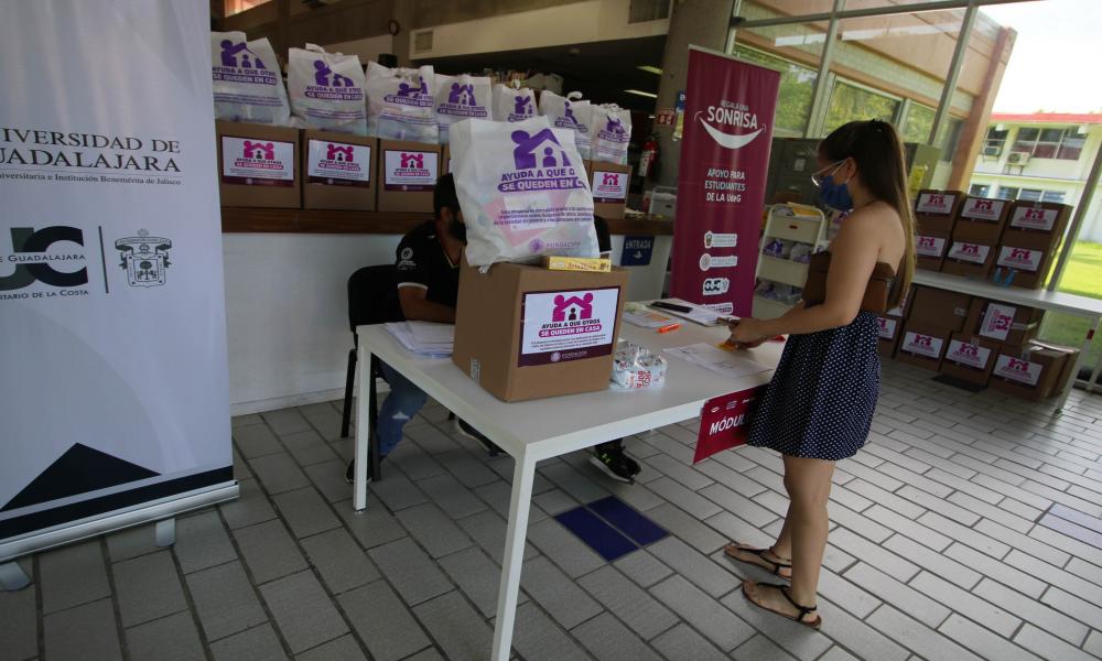 Entrega CUCosta más de 1,000 despensas a estudiantes