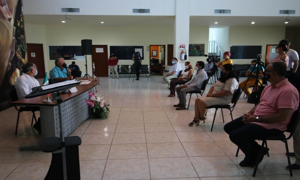 Entrega patronato 400 mil pesos para pago de matrículas de 295 estudiantes